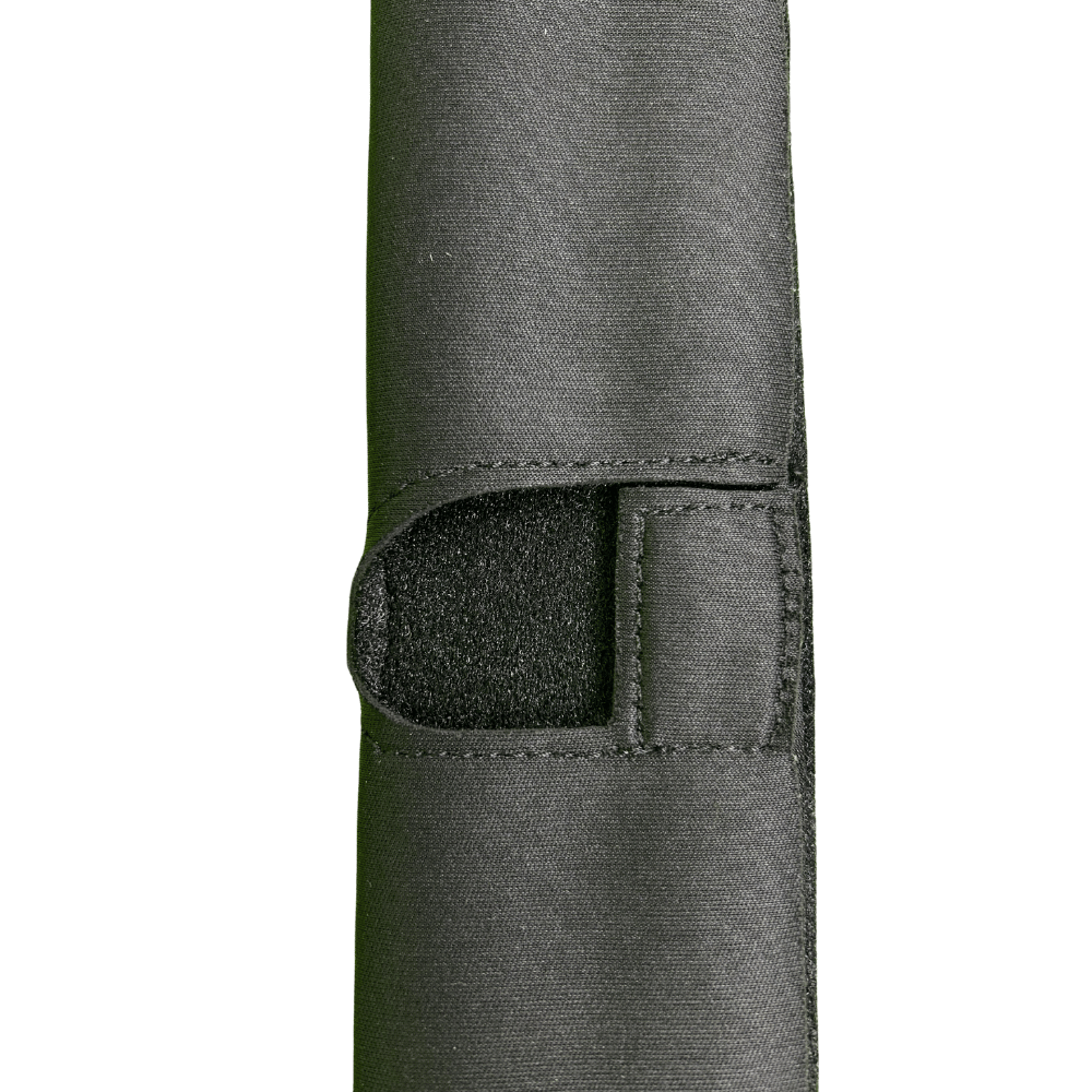 Close up view of halter padding cut out for grazing muzzle attachment